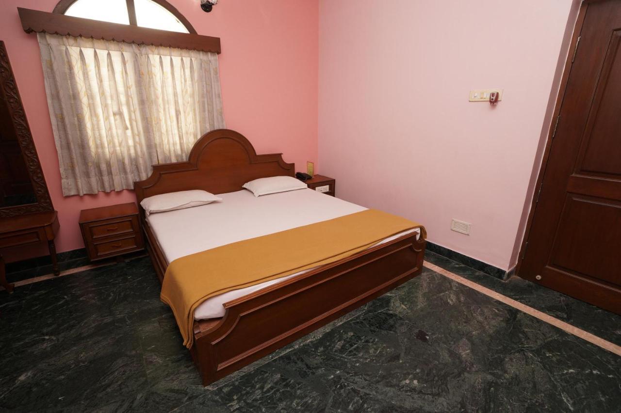 Lloyds Serviced Apartments,Krishna Street,T Nagar Chennai Exteriör bild